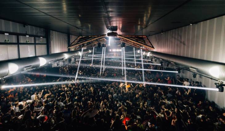 The Madrid club where a festival takes place every night: all the parties of the summer season at Fabrik